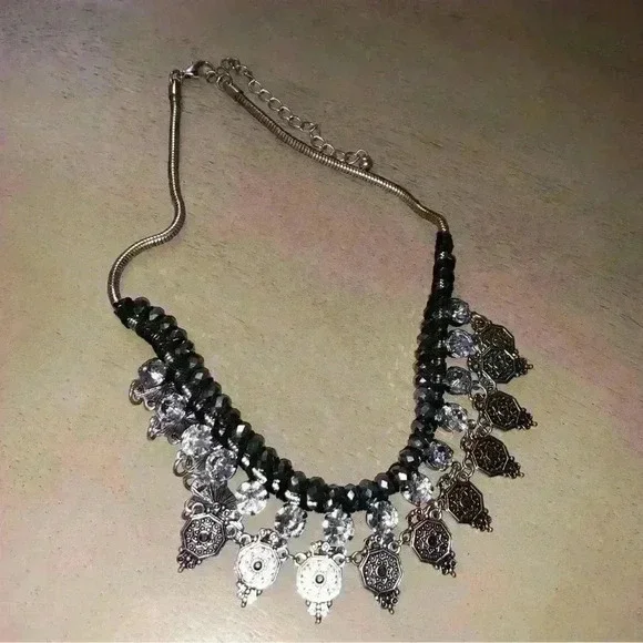 beautiful silver-tone necklace - Picture 3 of 5